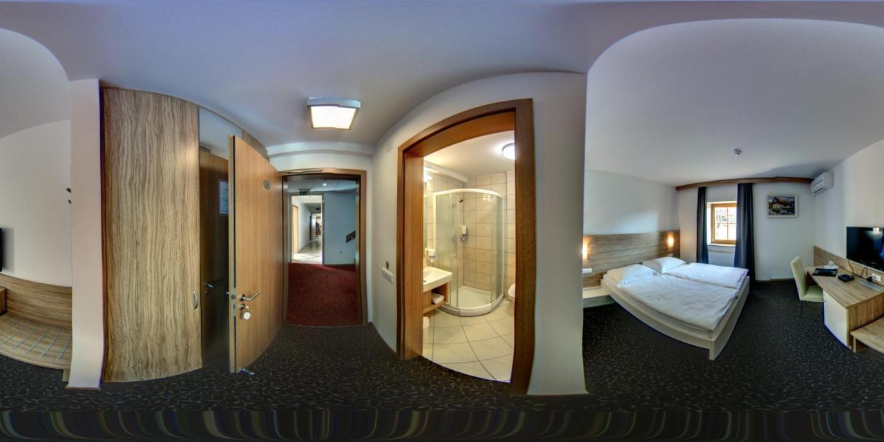 Domacija Vodnik & Apartments Cerklje na Gorenjskem Bagian luar foto