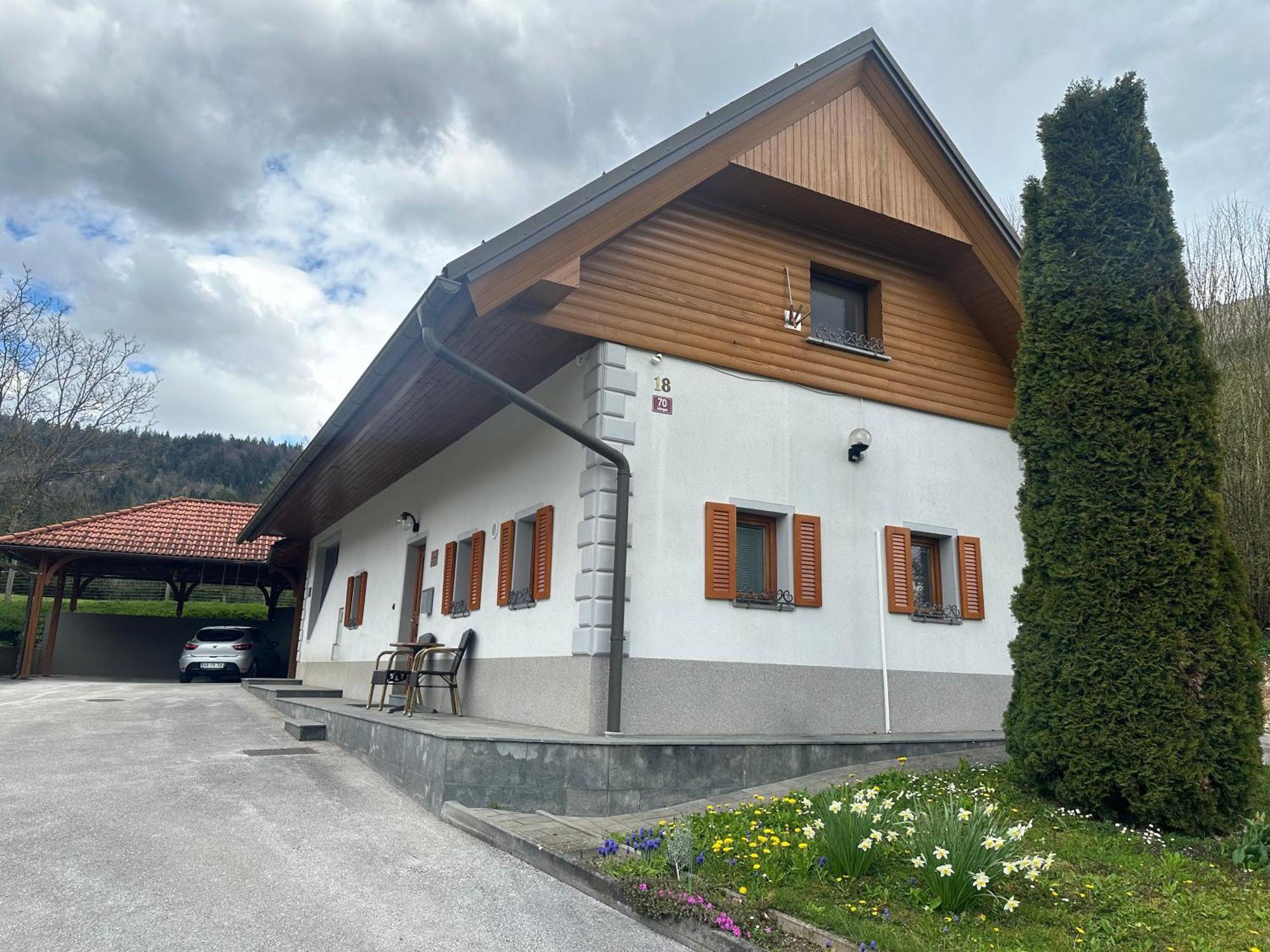 Domacija Vodnik & Apartments Cerklje na Gorenjskem Bagian luar foto