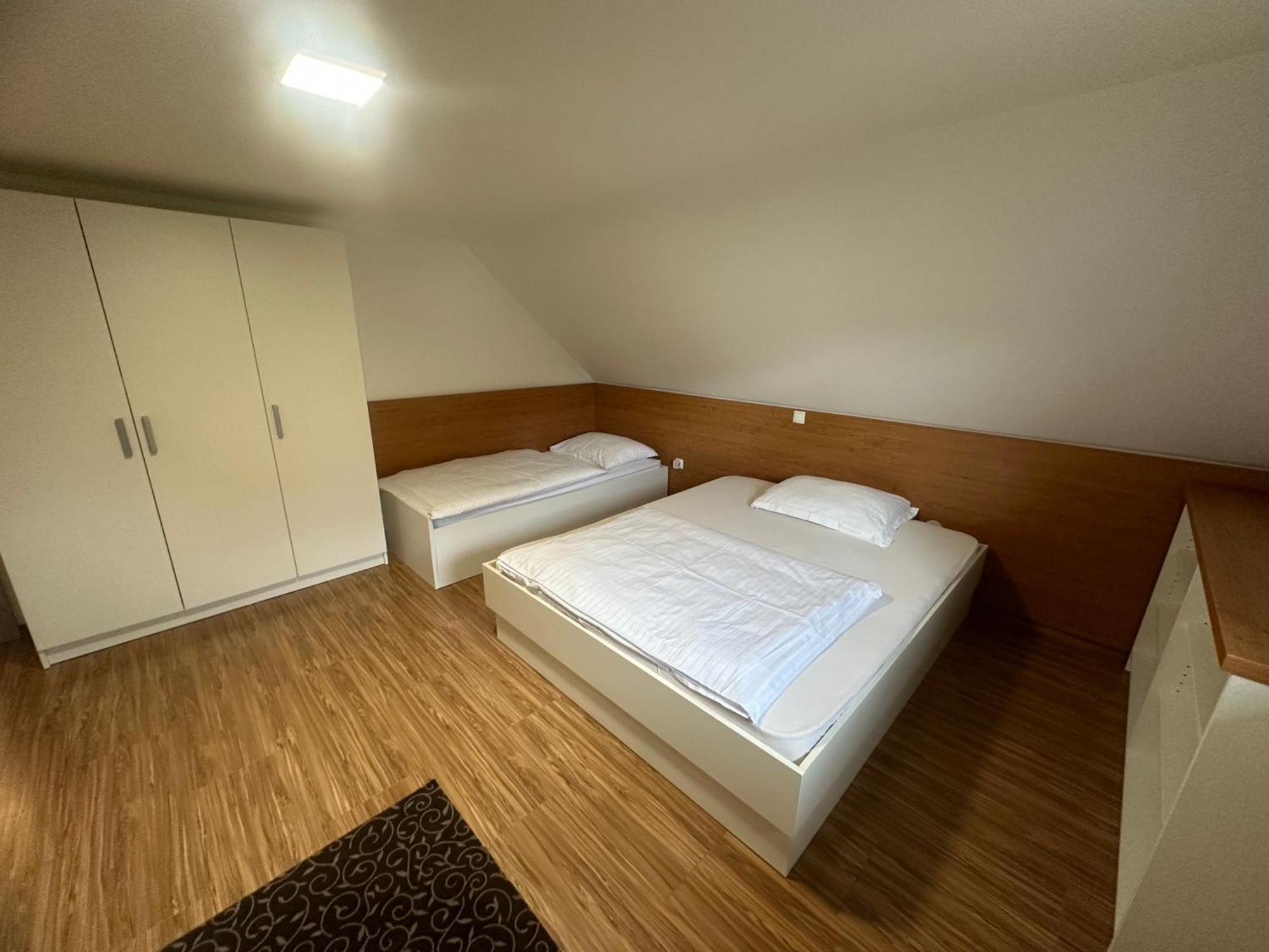 Domacija Vodnik & Apartments Cerklje na Gorenjskem Bagian luar foto