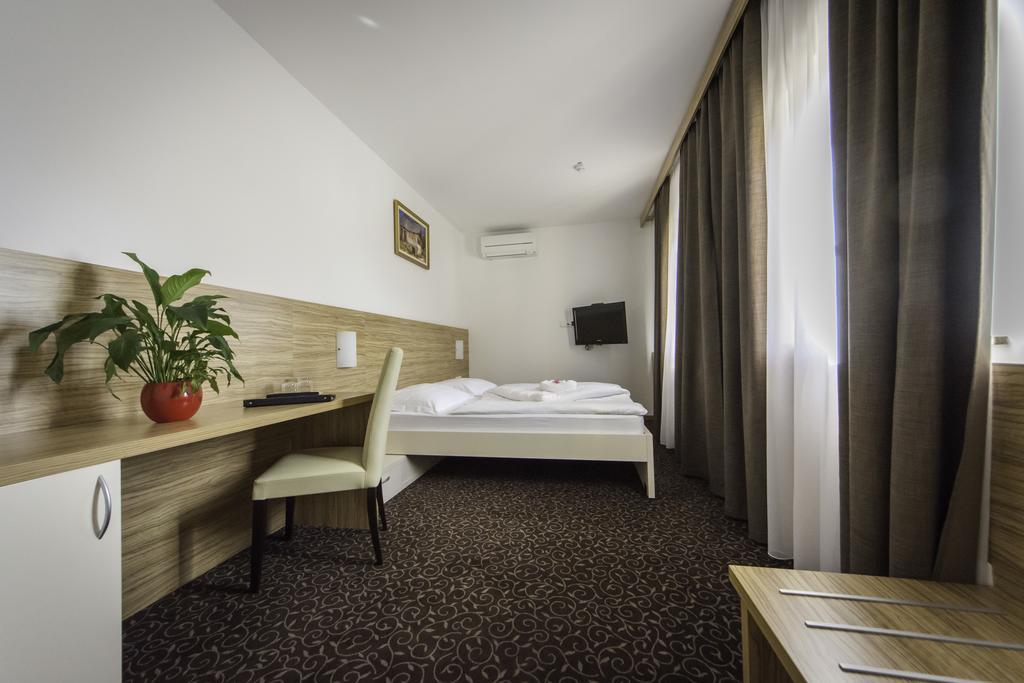 Domacija Vodnik & Apartments Cerklje na Gorenjskem Bagian luar foto