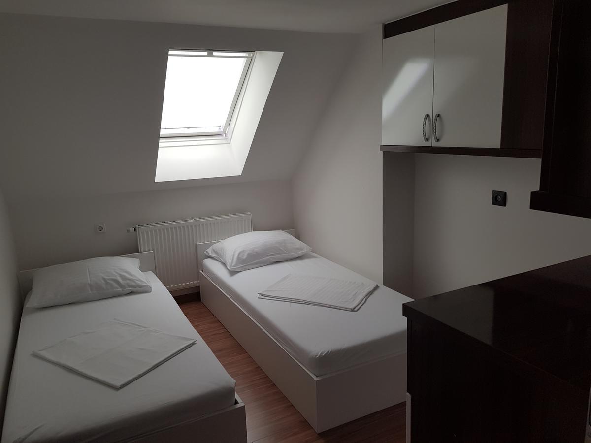 Domacija Vodnik & Apartments Cerklje na Gorenjskem Bagian luar foto